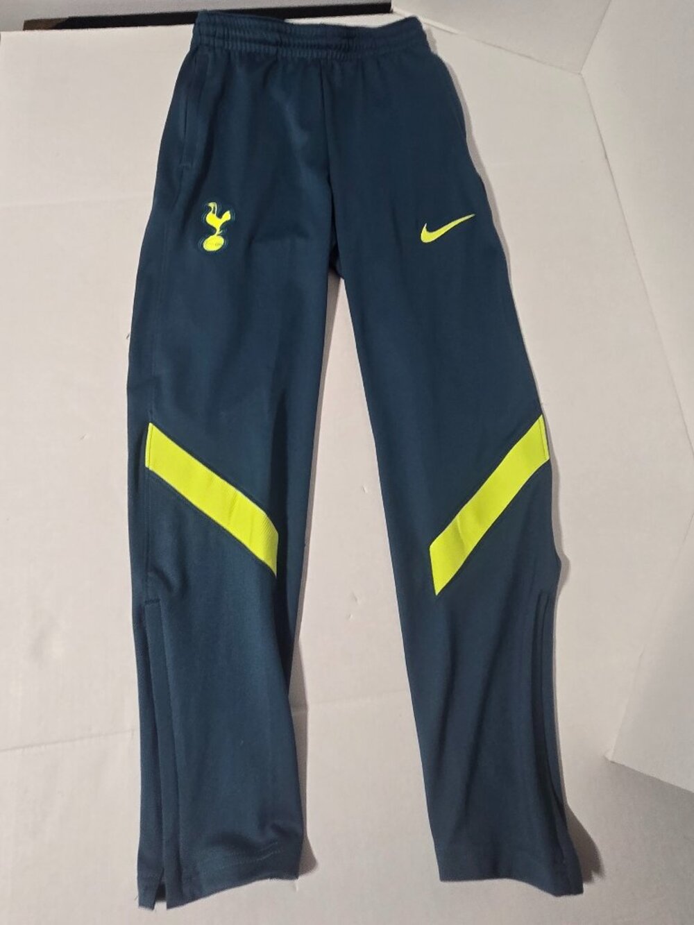 ⚽🔥 Nike Tottenham Hotspur Youth Dri-FIT Strike Pants – Size M 🔥⚽